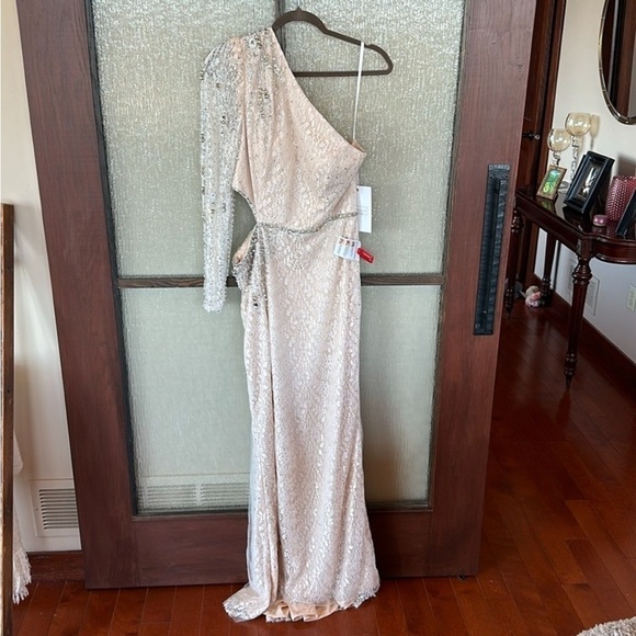 Mac Duggal EMBELLISHED ONE SLEEVE CUT OUT GOWN size 12 NEW $798 - Picture 7 of 12